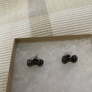 Earrings marcasite look studs.